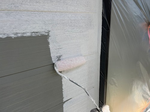 お客様宅戸建て、外壁塗装工事を行っております