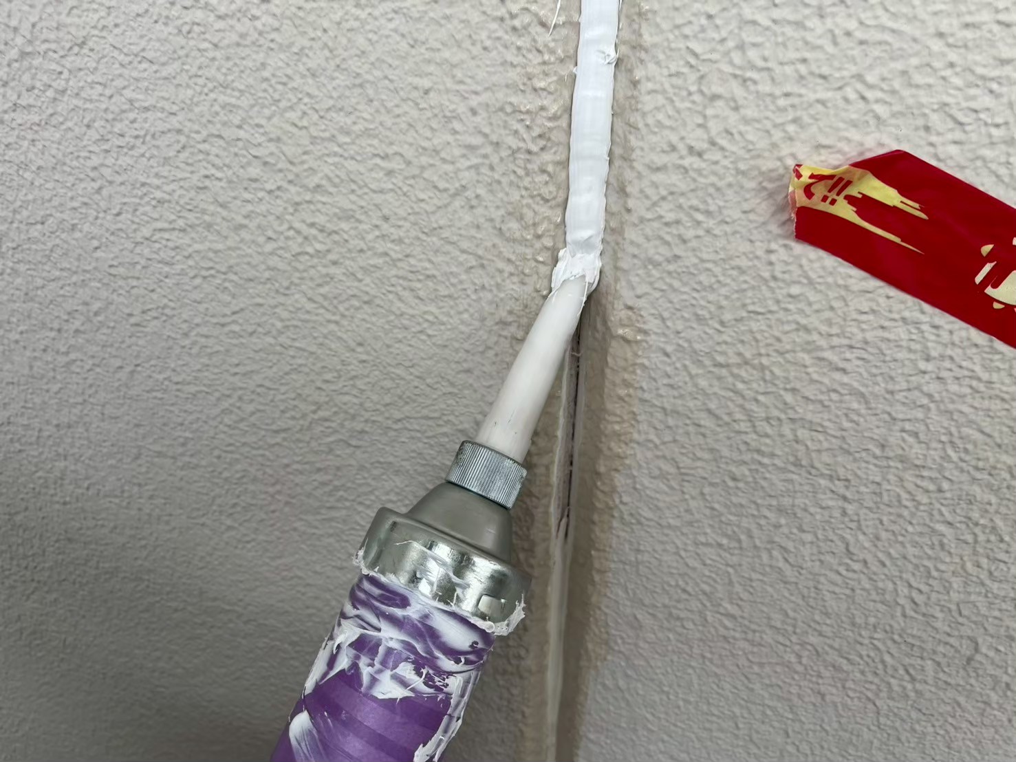 足立区 アパート 外壁シーリング打ち込み作業